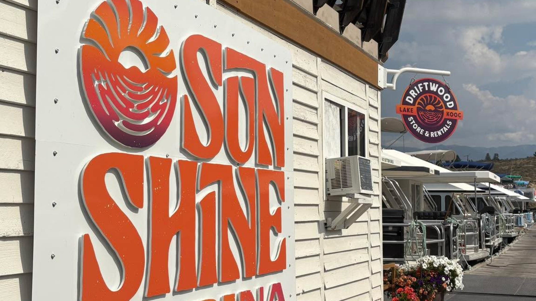 Sunshine Marina and Houseboats